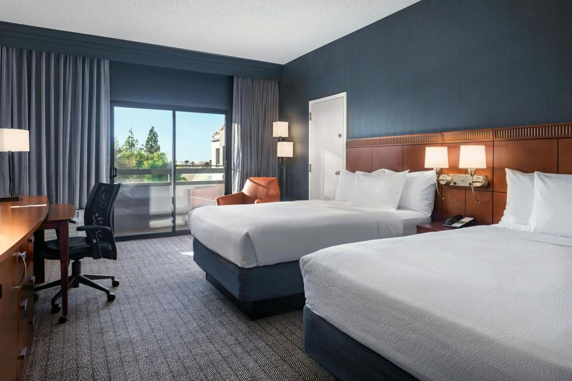 Courtyard By Marriott Phoenix Airport Exterior foto